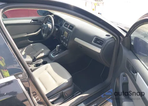 2013 Volkswagen Jetta Hybrid from USA, damaged, VIN 3VW637AJXDM226189